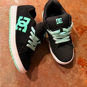 🖤 black & blue 🩵 DC skate shoes